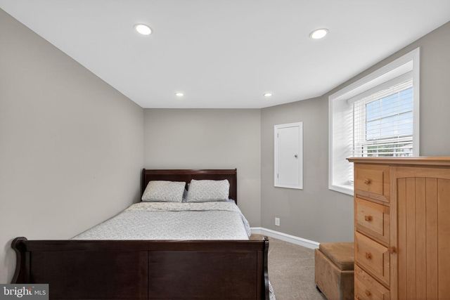 226 CANTERBURY DR, Wallingford, PA 19086
