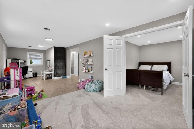 226 CANTERBURY DR, Wallingford, PA 19086