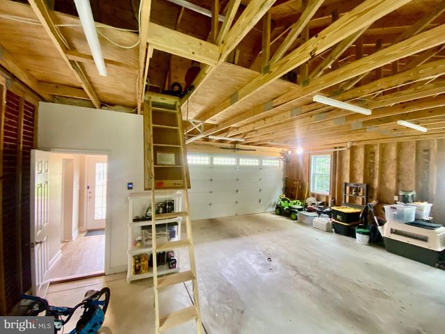 226 CANTERBURY DR, Wallingford, PA 19086