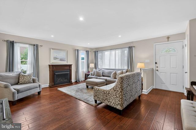 226 CANTERBURY DR, Wallingford, PA 19086