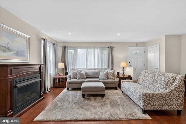 226 CANTERBURY DR, Wallingford, PA 19086