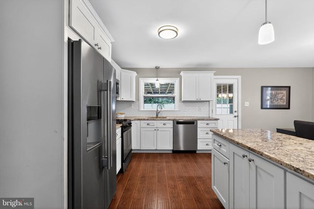 226 CANTERBURY DR, Wallingford, PA 19086