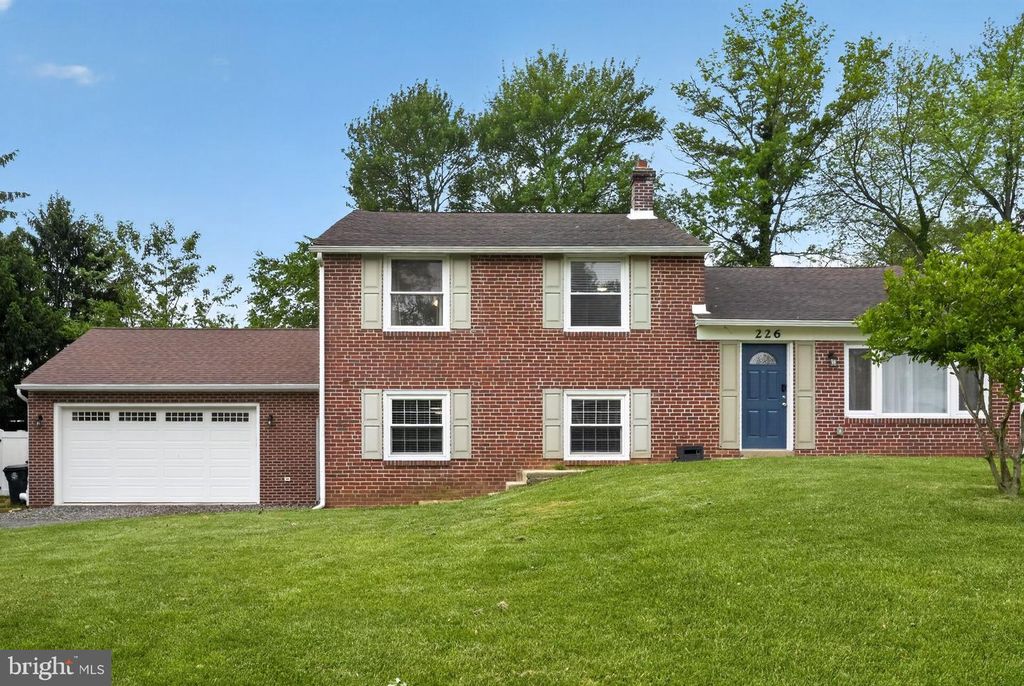 226 CANTERBURY DR, Wallingford, PA 19086