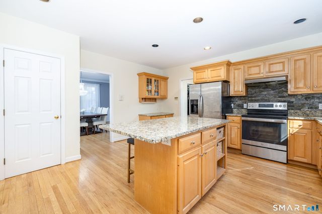 3 Candlewood Court, Simsbury, CT 06070
