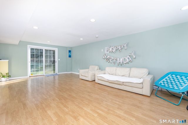 3 Candlewood Court, Simsbury, CT 06070