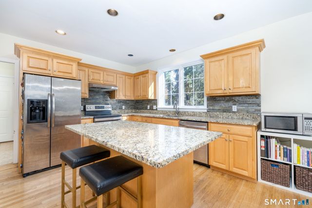 3 Candlewood Court, Simsbury, CT 06070