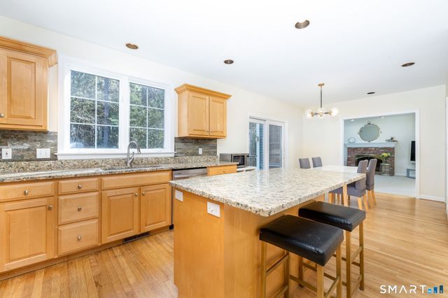 3 Candlewood Court, Simsbury, CT 06070