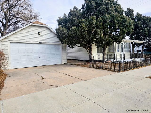 2515 SNYDER AVE, Cheyenne, WY 82001