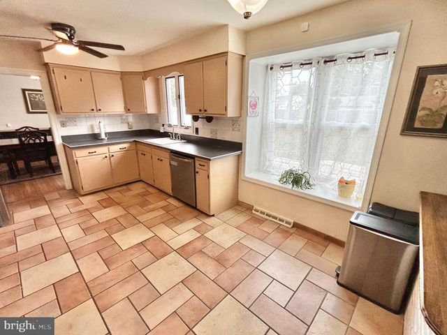 4 BULL RUN RD, Clementon, NJ 08021