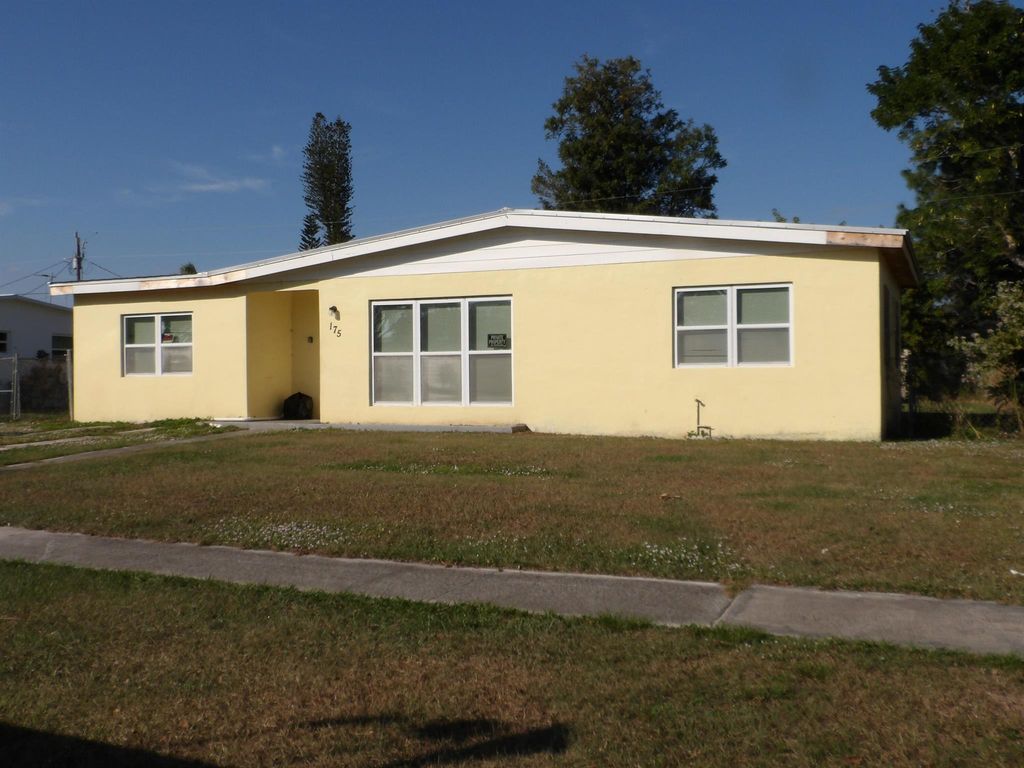 175 SE El Sito Court, Port St Lucie, FL 34983