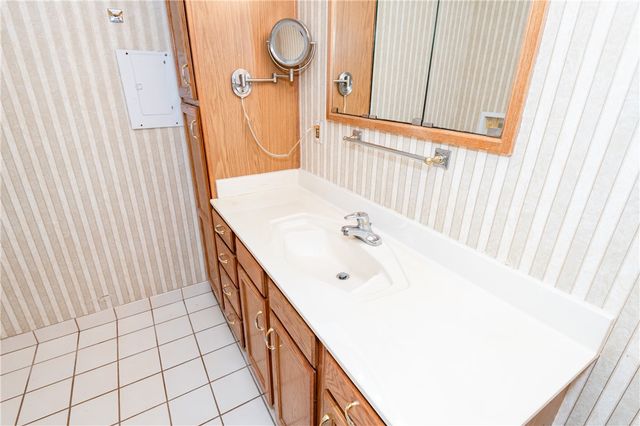 2018 Rockdell Drive, Fairborn, OH 45324