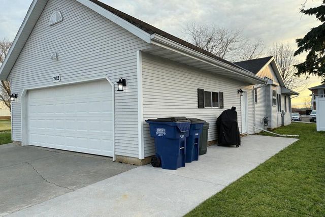 702 CAROL LANE, Pulaski, WI 54162