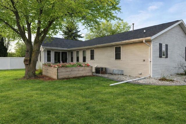 702 CAROL LANE, Pulaski, WI 54162