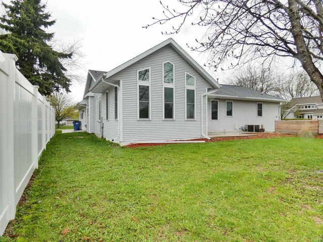 702 CAROL LANE, Pulaski, WI 54162