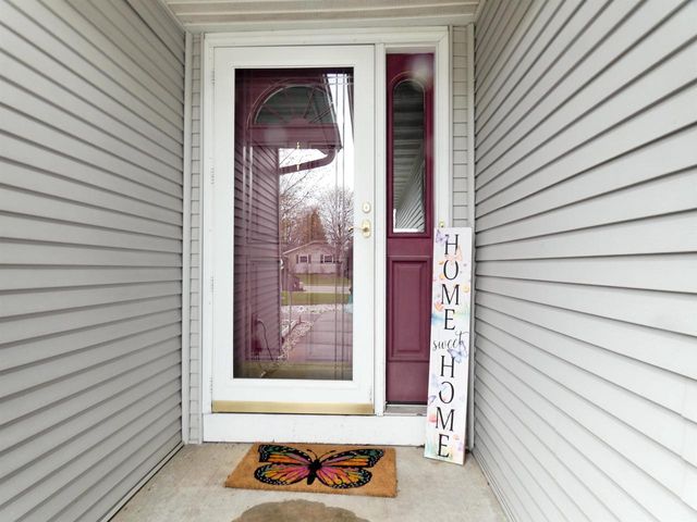702 CAROL LANE, Pulaski, WI 54162
