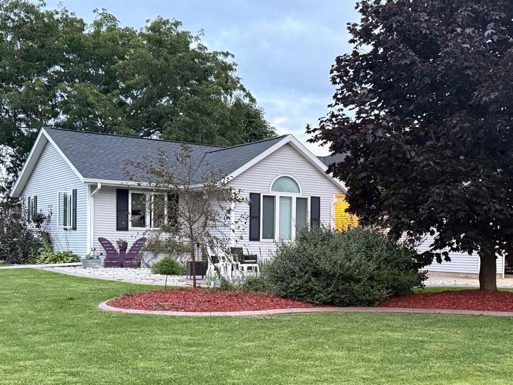 702 CAROL LANE, Pulaski, WI 54162