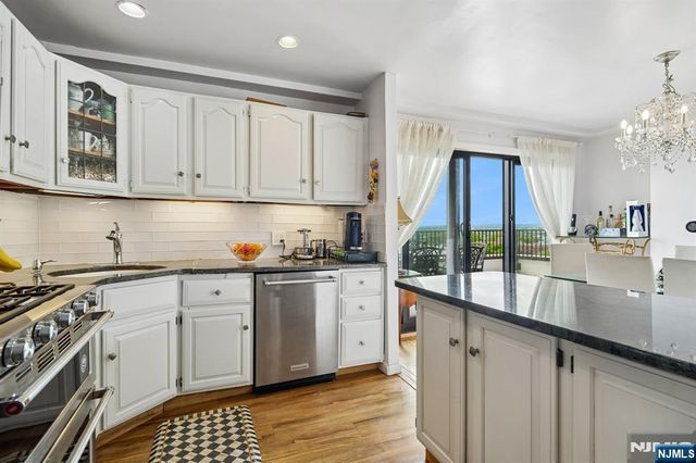 150 Overlook PH3, Hackensack, NJ 07601