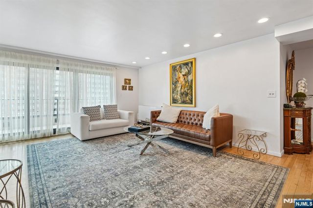 150 Overlook PH3, Hackensack, NJ 07601