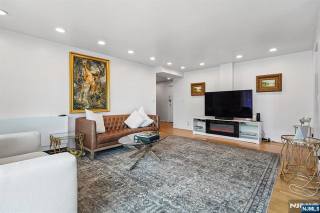 150 Overlook PH3, Hackensack, NJ 07601