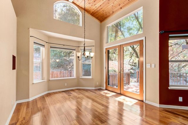 1900 Peaceful Valley Rd, Colfax, CA 95713