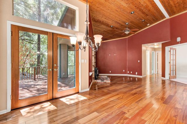 1900 Peaceful Valley Rd, Colfax, CA 95713