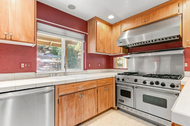 1900 Peaceful Valley Rd, Colfax, CA 95713