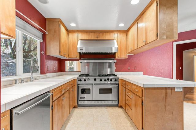 1900 Peaceful Valley Rd, Colfax, CA 95713