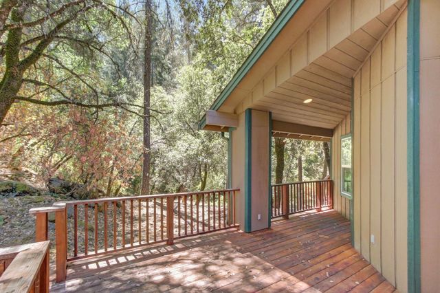 1900 Peaceful Valley Rd, Colfax, CA 95713