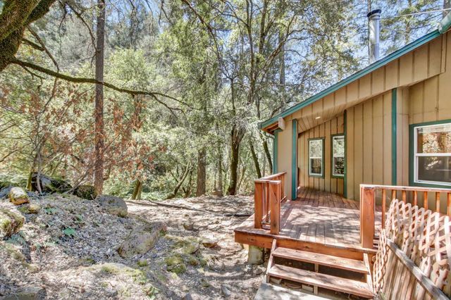 1900 Peaceful Valley Rd, Colfax, CA 95713