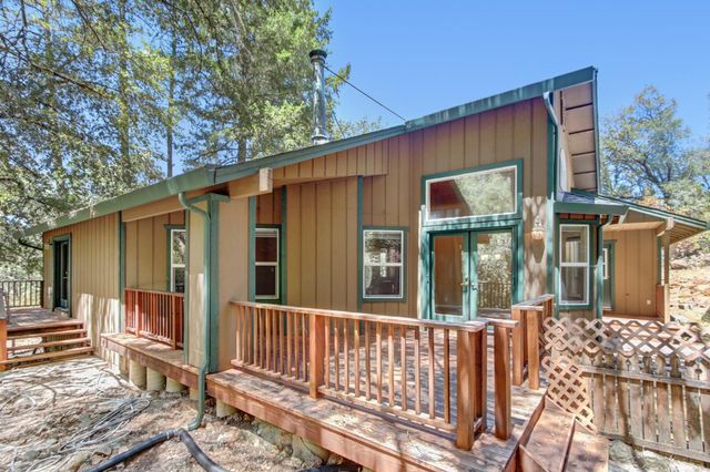 1900 Peaceful Valley Rd, Colfax, CA 95713