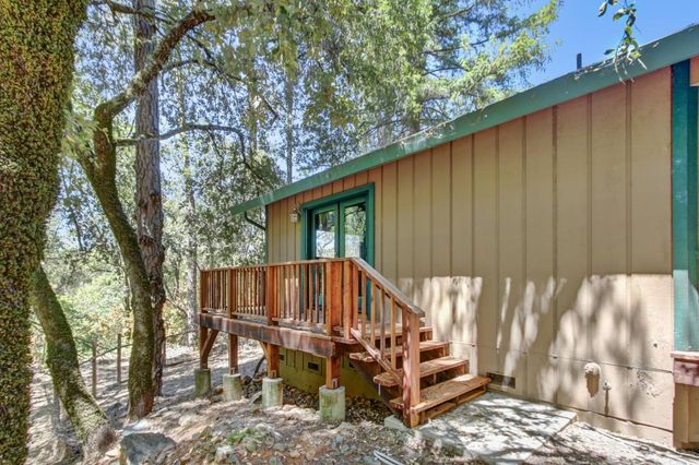 1900 Peaceful Valley Rd, Colfax, CA 95713