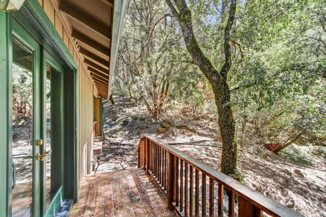1900 Peaceful Valley Rd, Colfax, CA 95713
