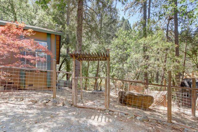 1900 Peaceful Valley Rd, Colfax, CA 95713