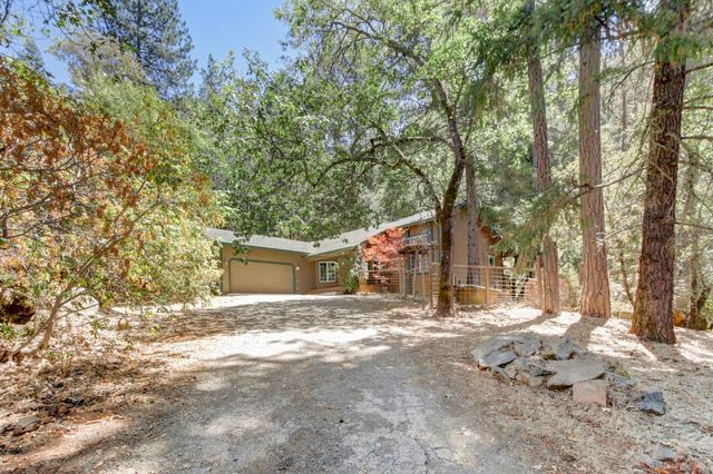 1900 Peaceful Valley Rd, Colfax, CA 95713