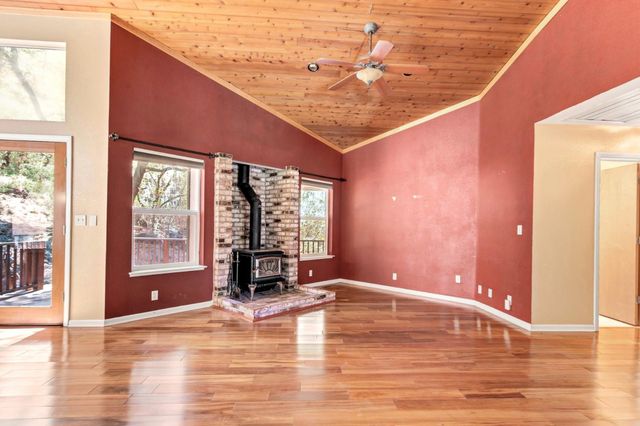 1900 Peaceful Valley Rd, Colfax, CA 95713