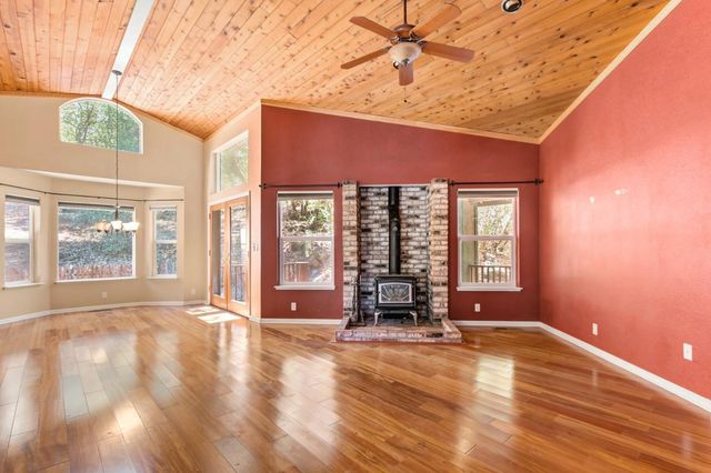 1900 Peaceful Valley Rd, Colfax, CA 95713