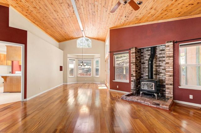 1900 Peaceful Valley Rd, Colfax, CA 95713