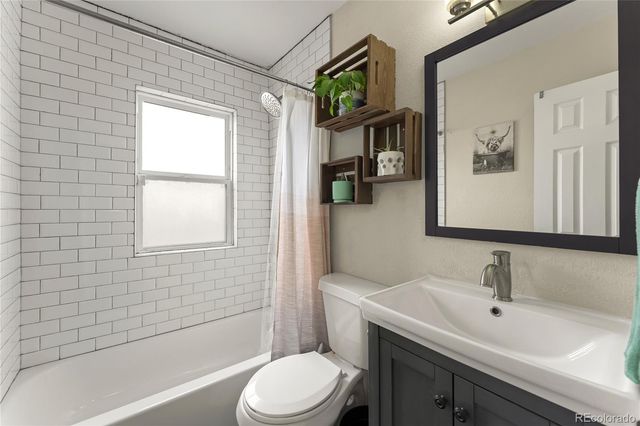 1960 Oakland Street, Aurora, CO 80010