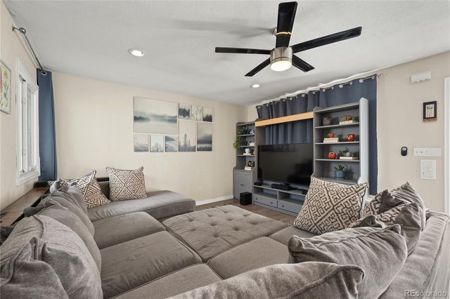 1960 Oakland Street, Aurora, CO 80010