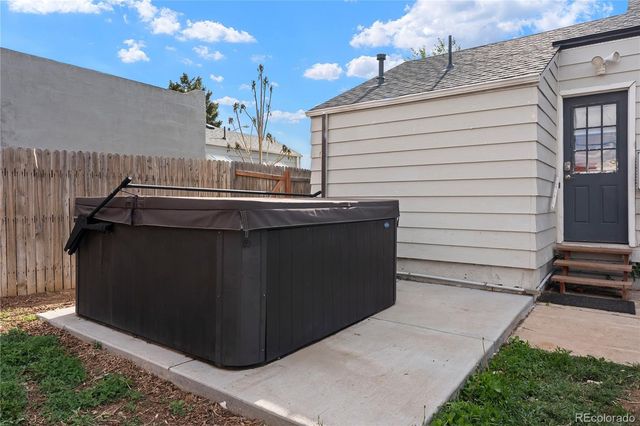 1960 Oakland Street, Aurora, CO 80010