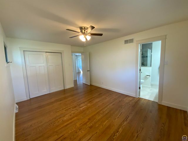 1956 SW Navajo LN, Topeka, KS 66604