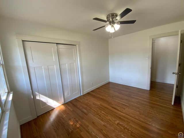 1956 SW Navajo LN, Topeka, KS 66604