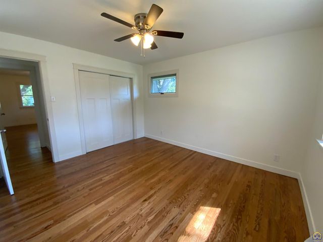 1956 SW Navajo LN, Topeka, KS 66604