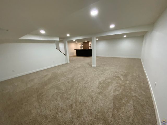 1956 SW Navajo LN, Topeka, KS 66604