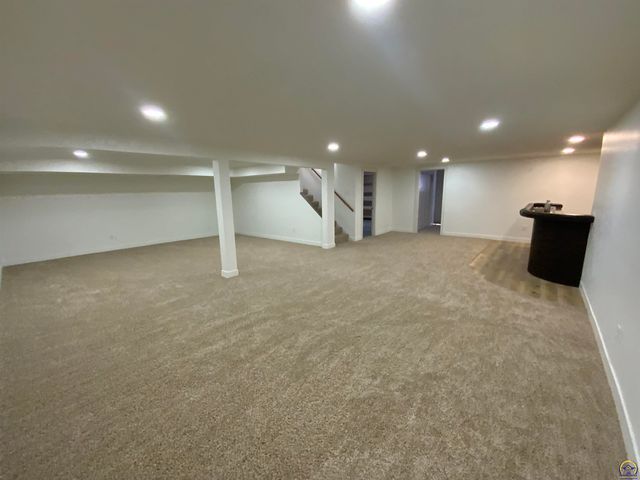 1956 SW Navajo LN, Topeka, KS 66604