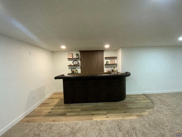 1956 SW Navajo LN, Topeka, KS 66604