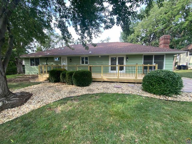 1956 SW Navajo LN, Topeka, KS 66604