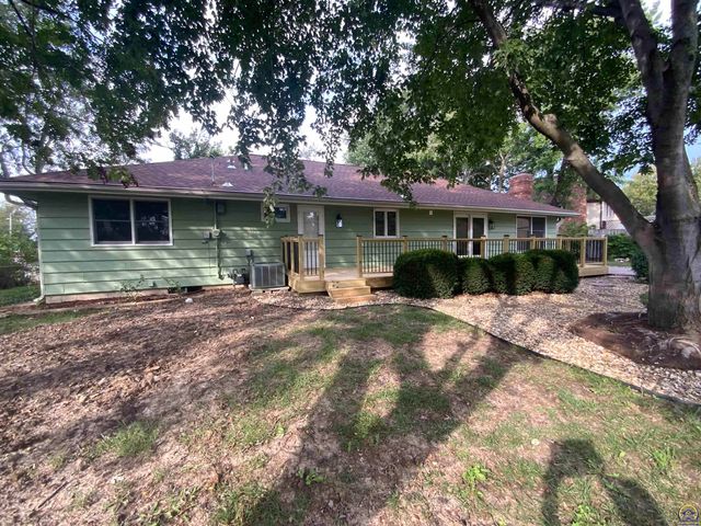 1956 SW Navajo LN, Topeka, KS 66604