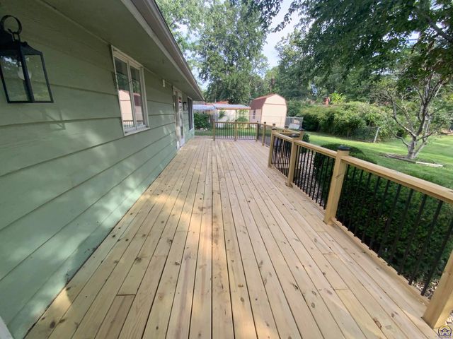 1956 SW Navajo LN, Topeka, KS 66604