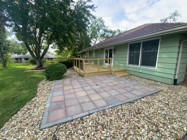 1956 SW Navajo LN, Topeka, KS 66604